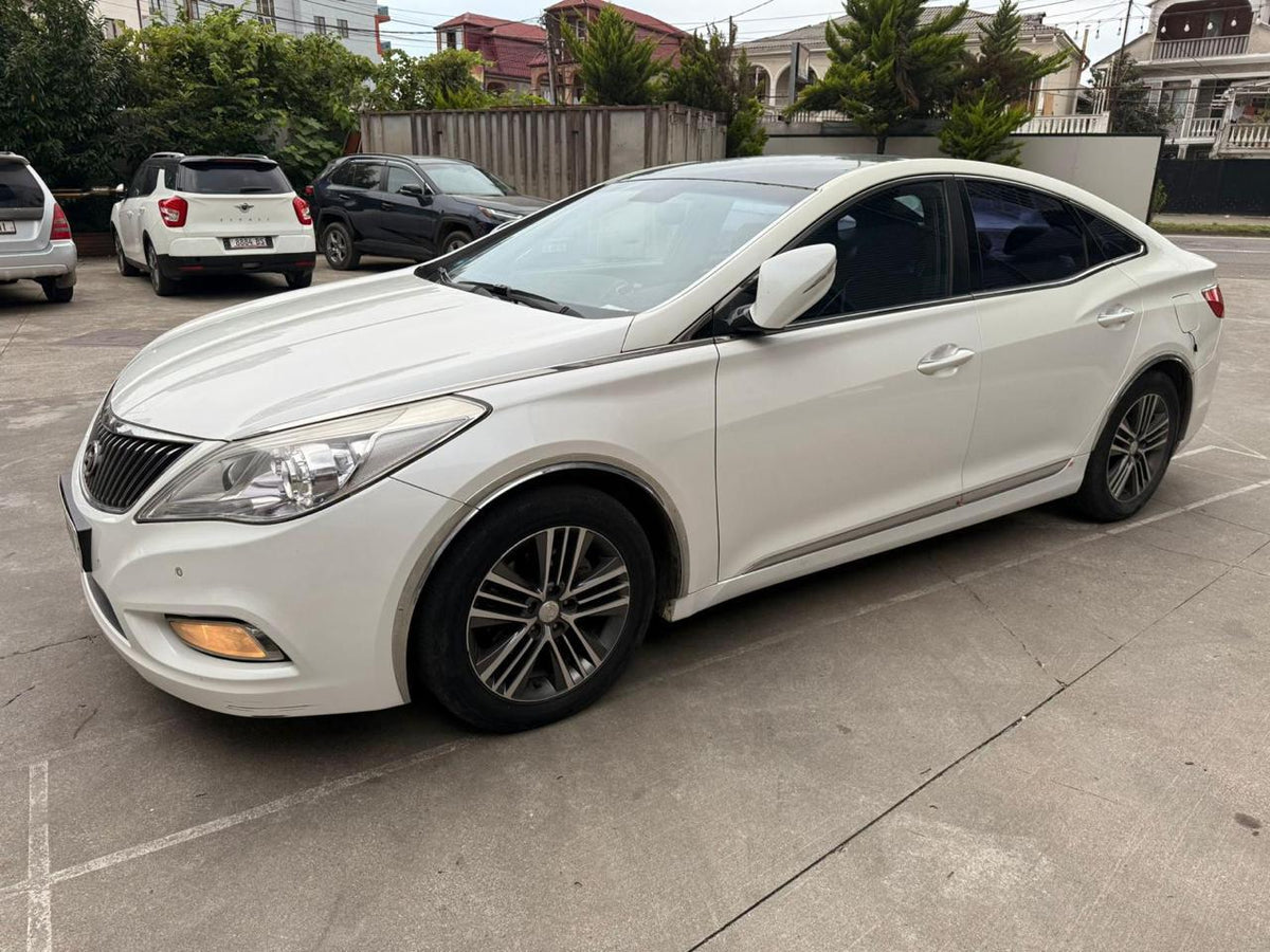 Hyundai Grandeur HG300 | Luxury Sedan Rental in Georgia
