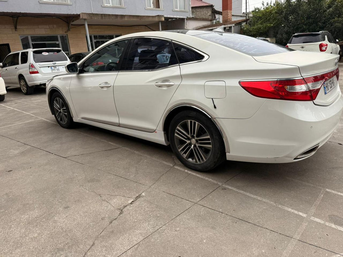 Hyundai Grandeur HG300 | Luxury Sedan Rental in Georgia