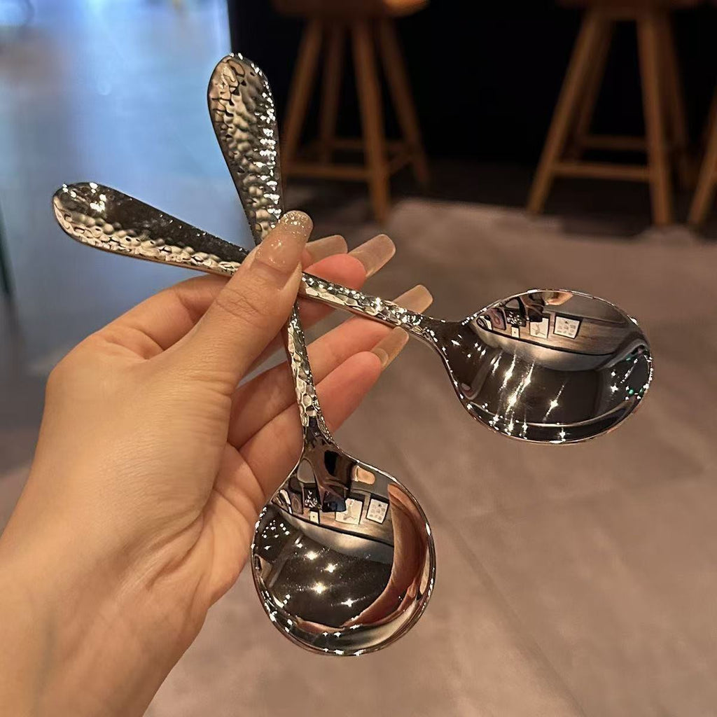 Hammered Stainless Steel Cutlery Set – Retro Luxury Spoon & Fork (Silver & Gold Finish) طقم أدوات مائدة ستانلس ستيل بنقشة مطروقة – ملعقة وشوكة فاخرة بتصميم كلاسيك (فضي وذهبي)