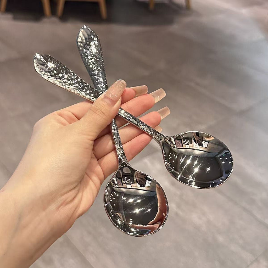 Hammered Stainless Steel Cutlery Set – Retro Luxury Spoon & Fork (Silver & Gold Finish) طقم أدوات مائدة ستانلس ستيل بنقشة مطروقة – ملعقة وشوكة فاخرة بتصميم كلاسيك (فضي وذهبي)