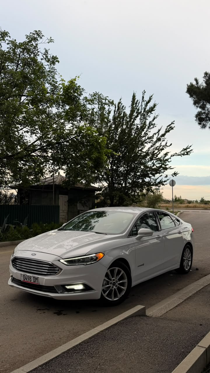 Ford Fusion Hybrid 2019