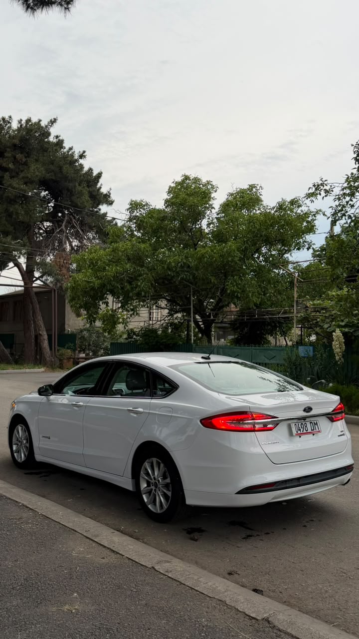 Ford Fusion Hybrid 2019