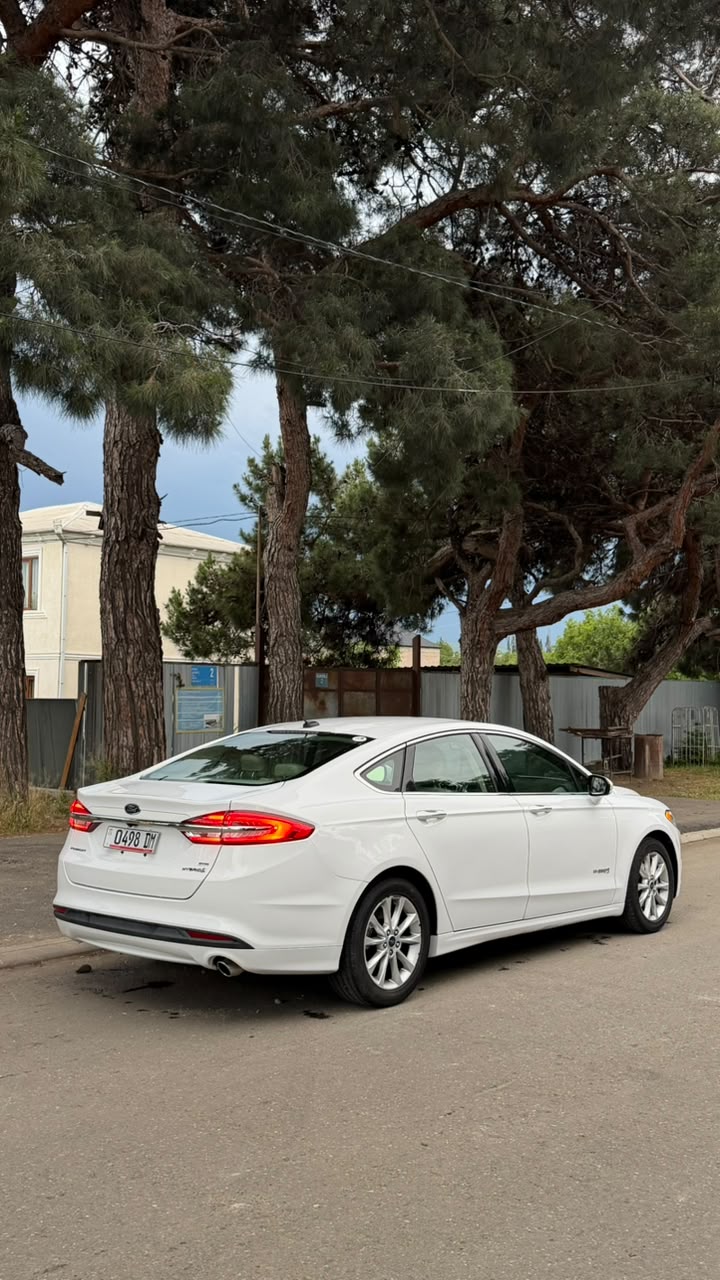 Ford Fusion Hybrid 2019