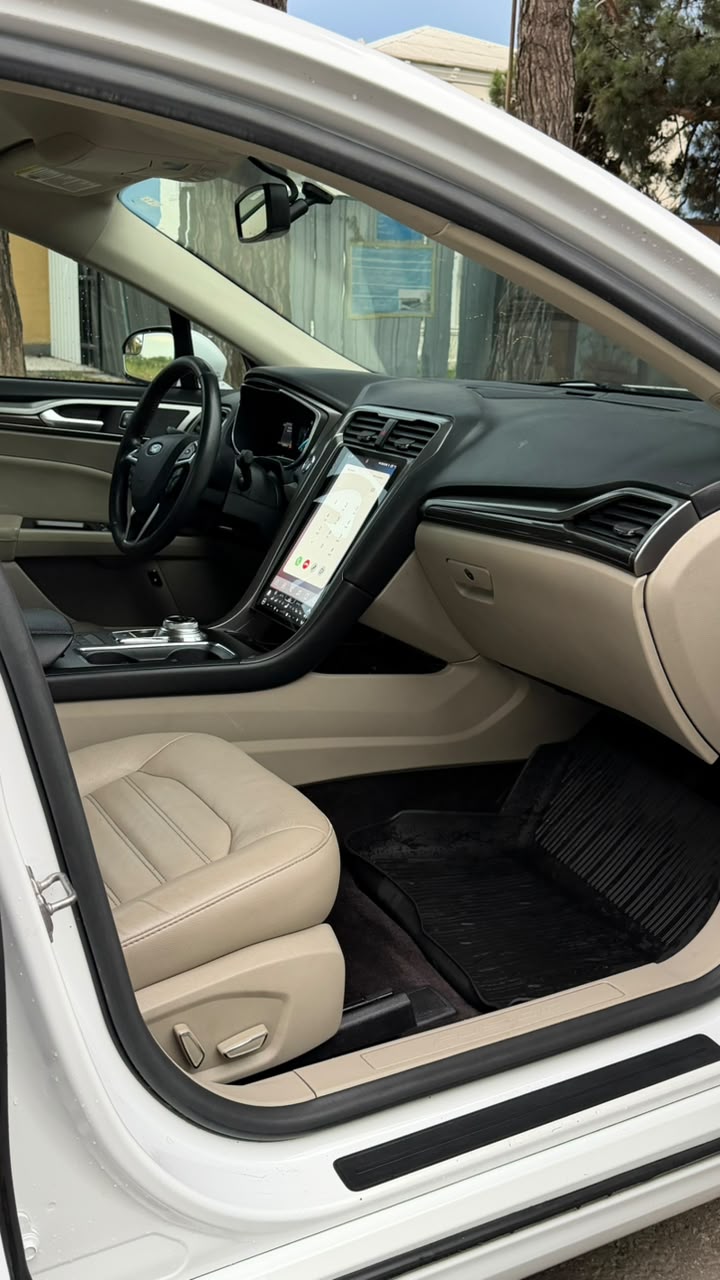 Ford Fusion Hybrid 2019