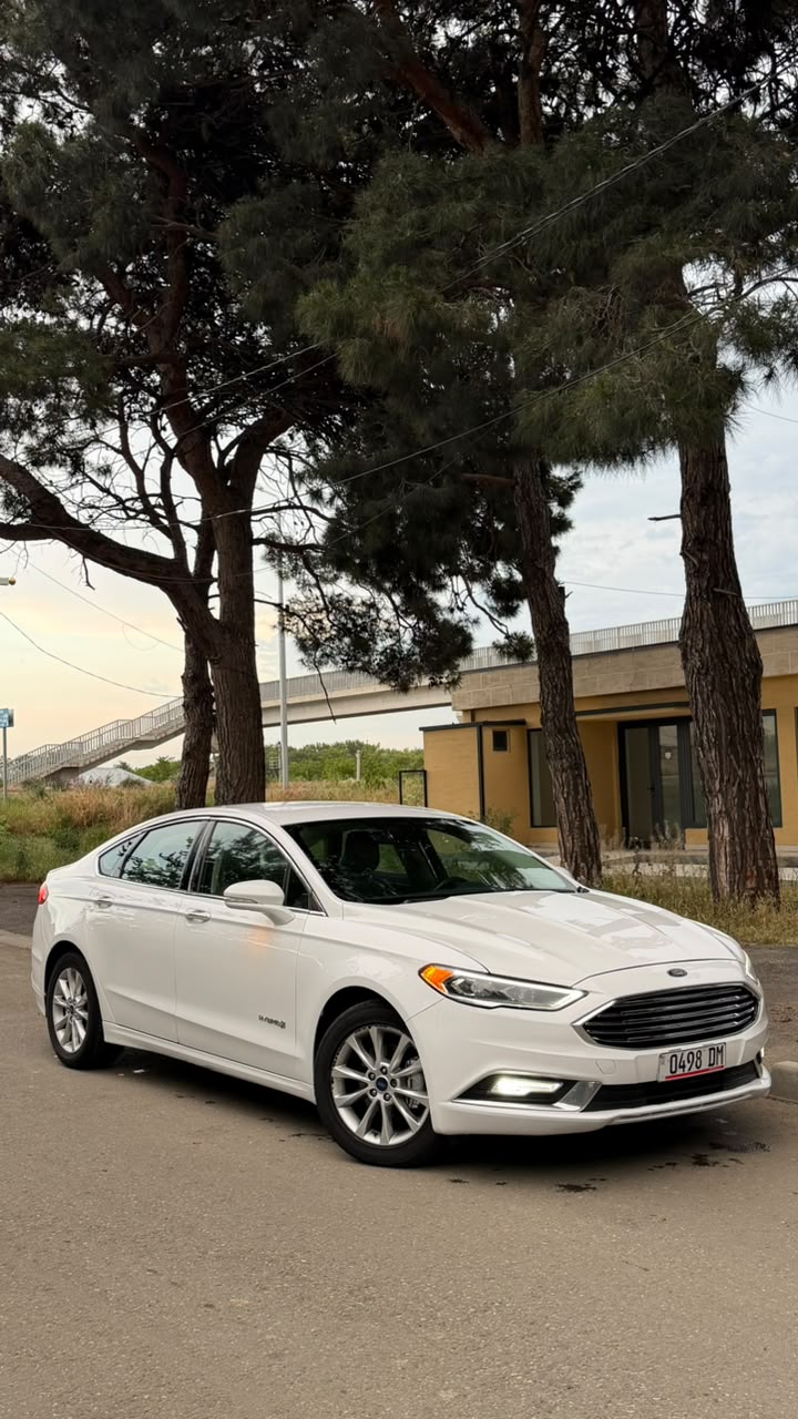 Ford Fusion Hybrid 2019