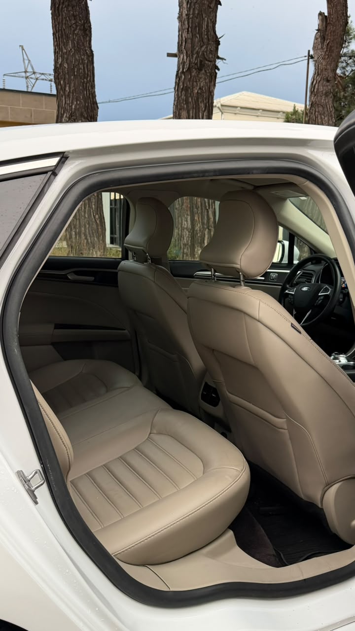 Ford Fusion Hybrid 2019