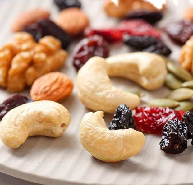 Premium2.500g Mixed Nuts & Dried Fruits Canister | Healthy Daily Snack Blend | Family Size Natural Nut Mix